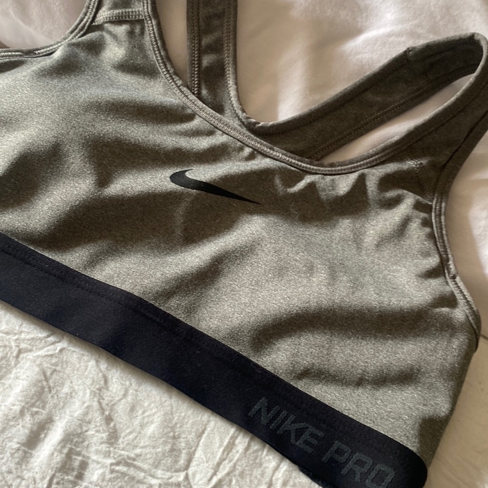 Nike pro sports bra